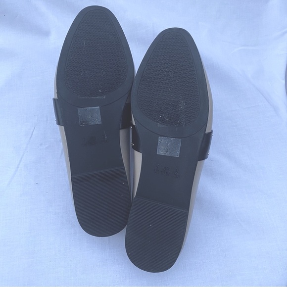 Elegant Beige and Black Women's Mules with gold details. Size 9 NWOT - Picture 4 of 5